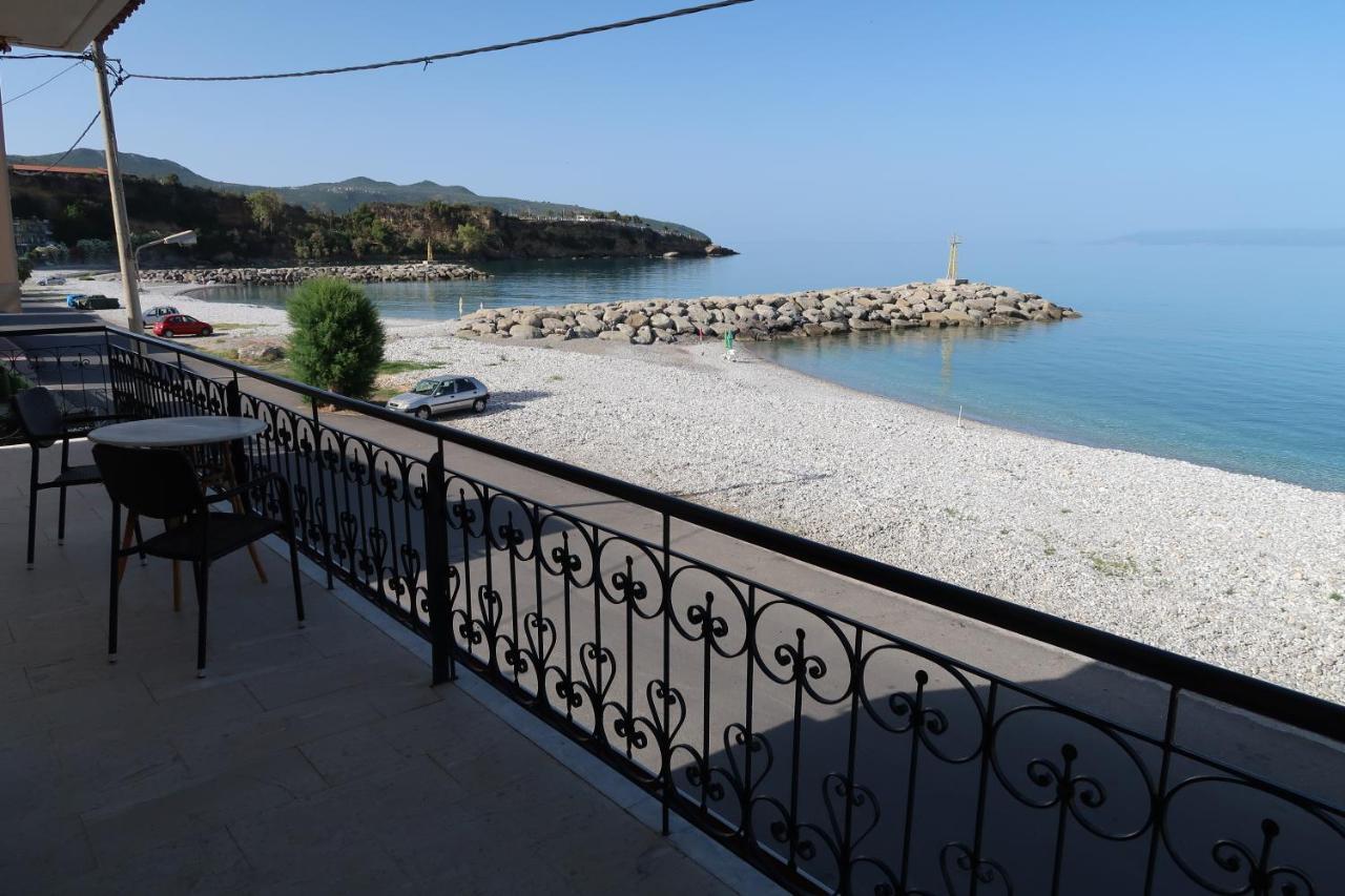 Akrogiali Beach Apartments ภายนอก รูปภาพ